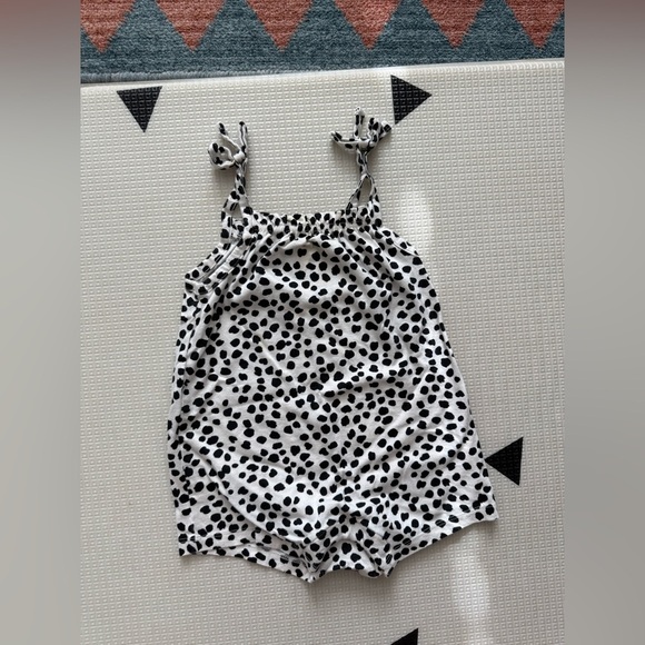 Old Navy|Baby girl Animal Print,leopard print sleeveless romper in black & white - Picture 1 of 3